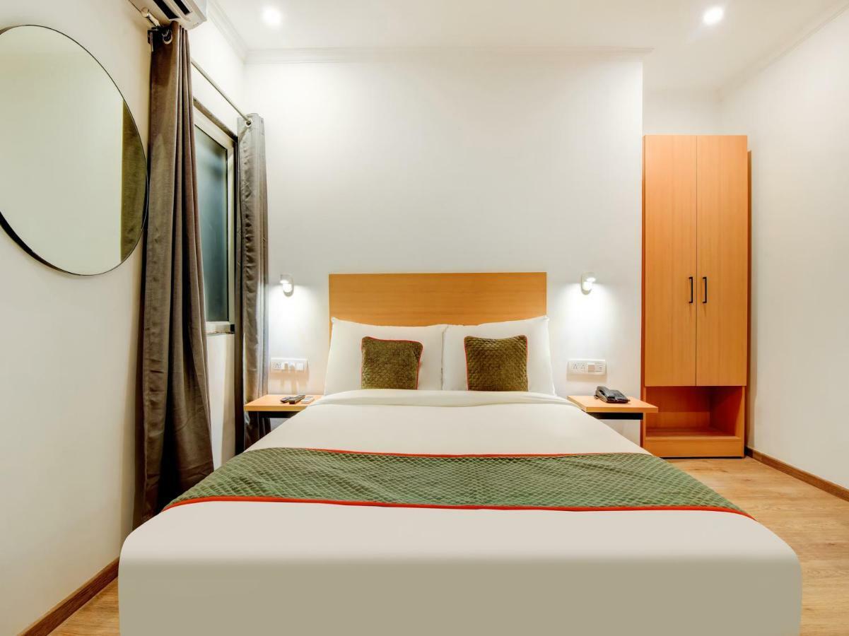 Hotel Oyo Townhouse 206 Military Containment