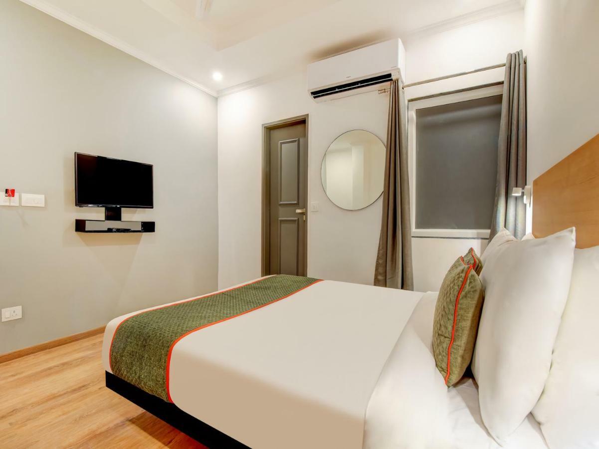 Oyo Townhouse 206 Military Containment Hotel