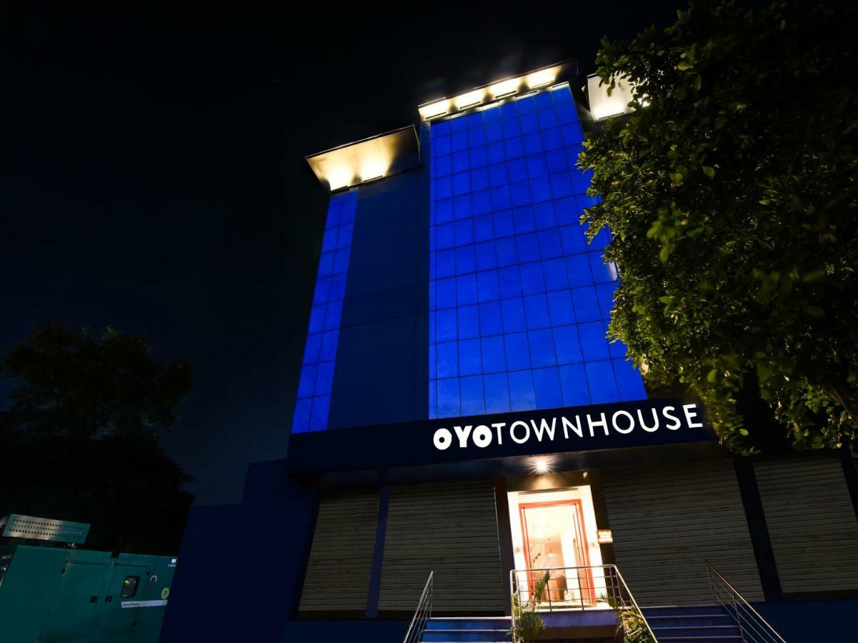 Hotel Oyo Townhouse 206 Military Containment