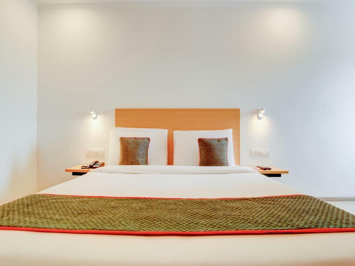 Oyo Townhouse 206 Military Containment Hotel